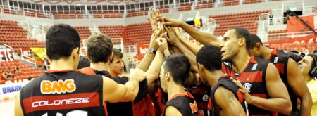 Fla sofre em casa, mas elimina São José em duas prorrogações e avança às semis